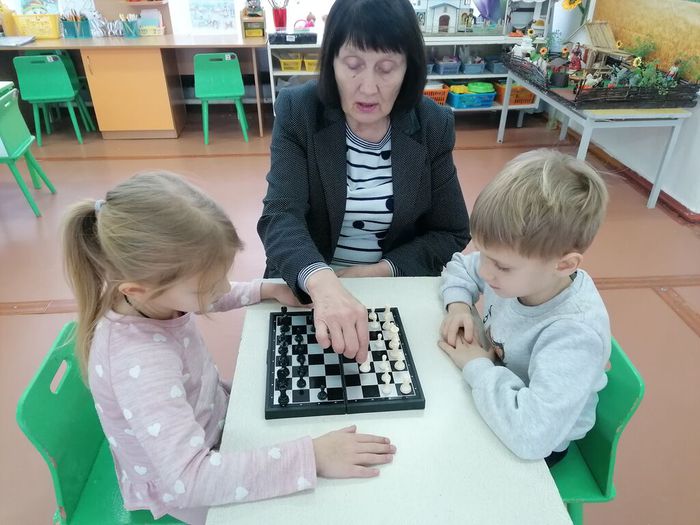 Первые уроки обучения игре в шахматы