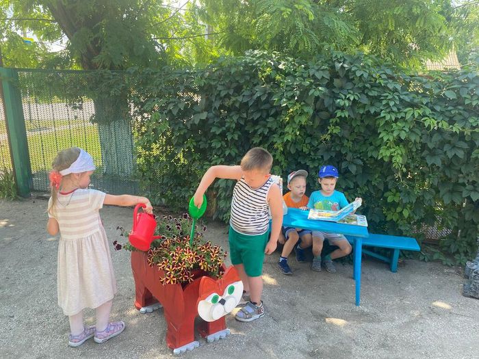 Труд Напоим цветы водичкой